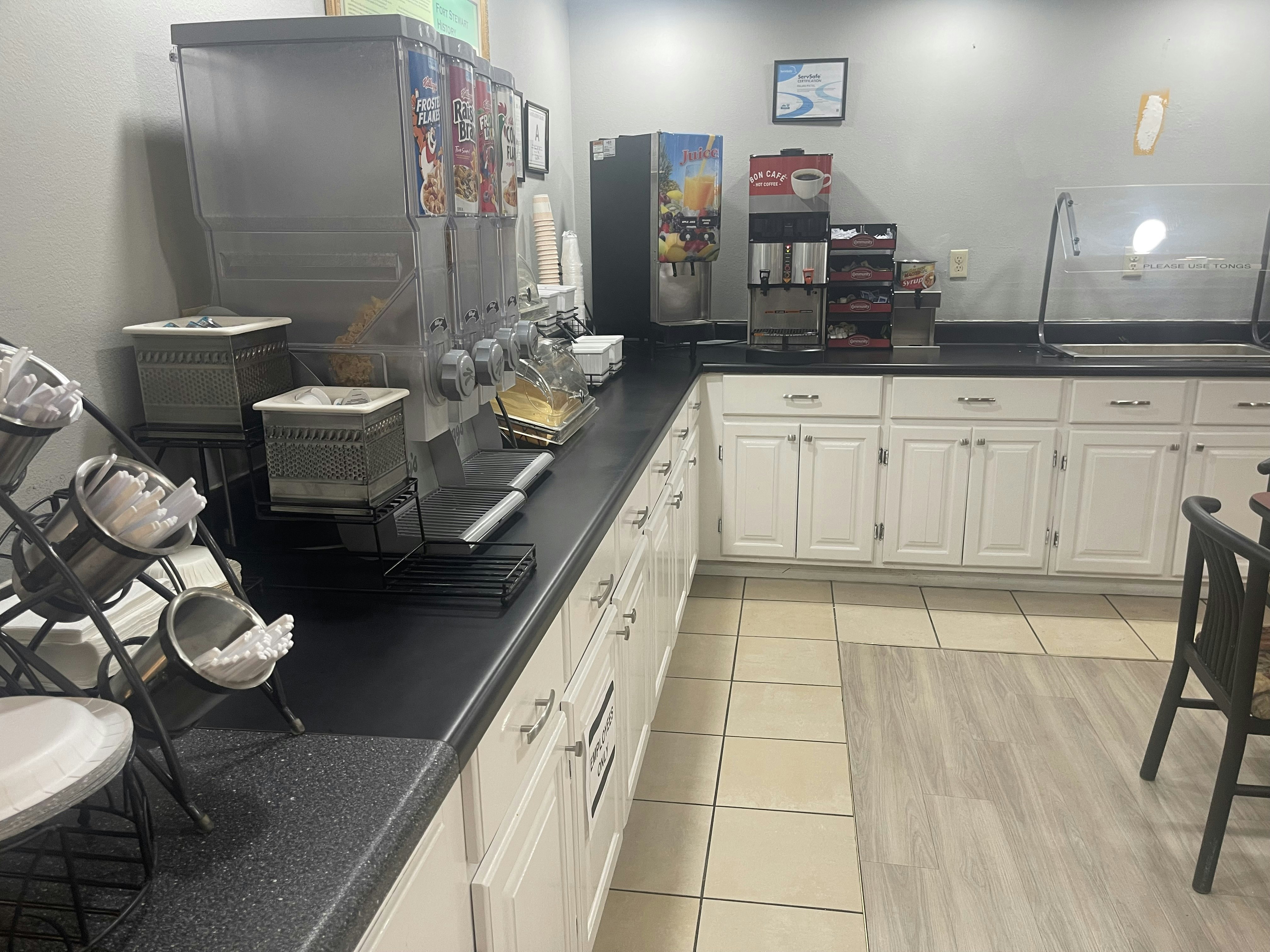 Red Roof Inn & Suites Hinesville 23/37