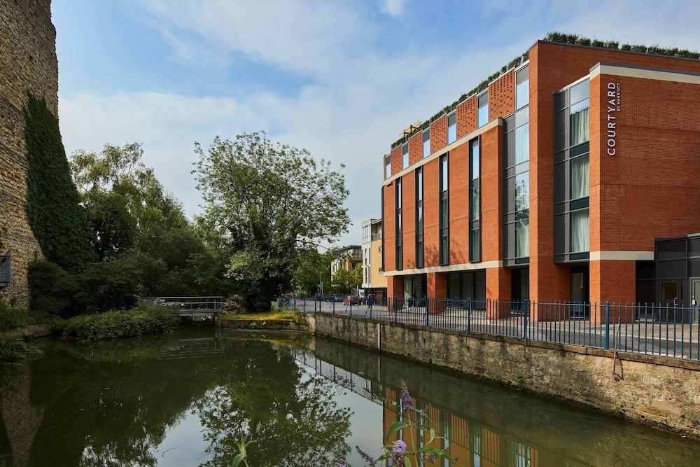 Courtyard by Marriott Oxford City Centre 1/44