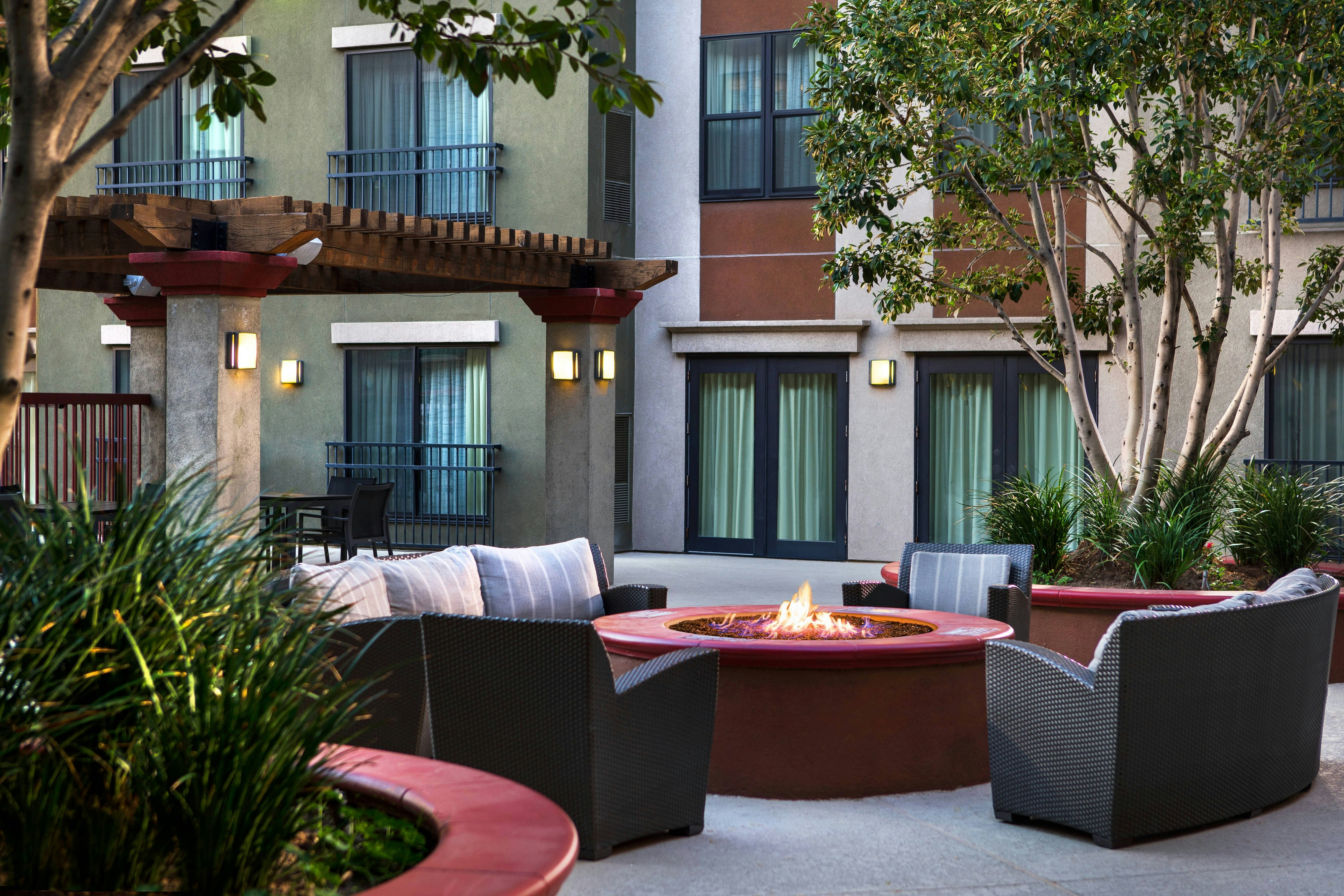 Residence Inn By Marriott Los Angeles Burbank Downtown 2/3