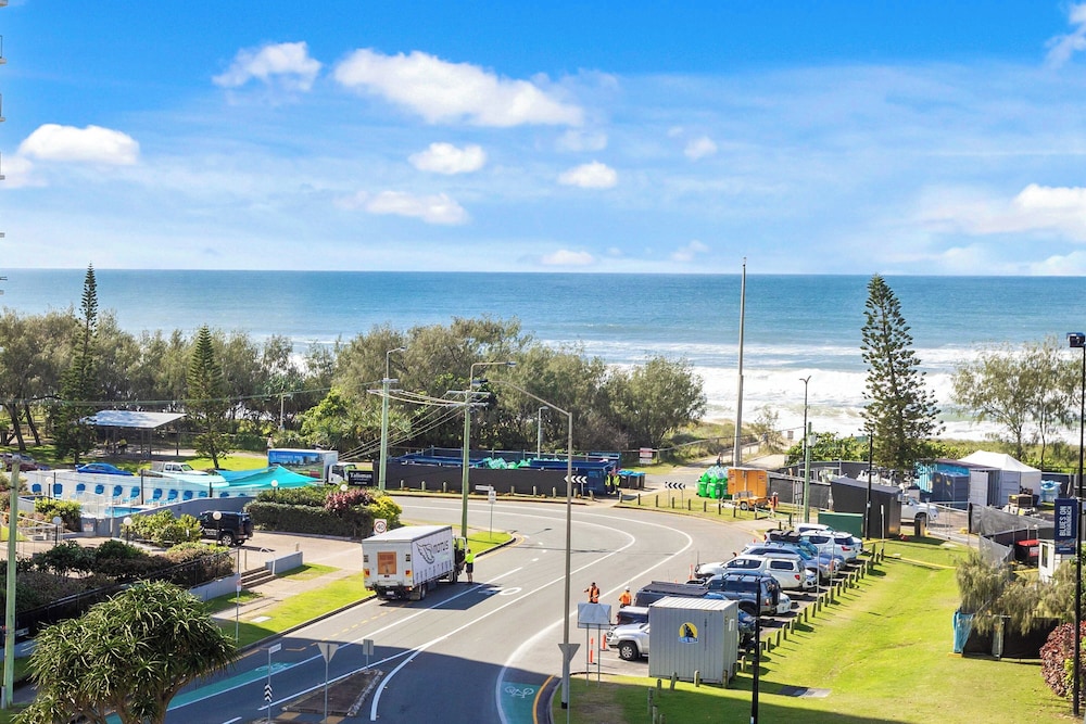 HI HO BEACH APARTMENTS 60/69