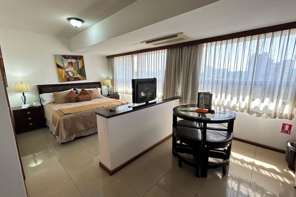 Suites Jardin Imperial 24/63