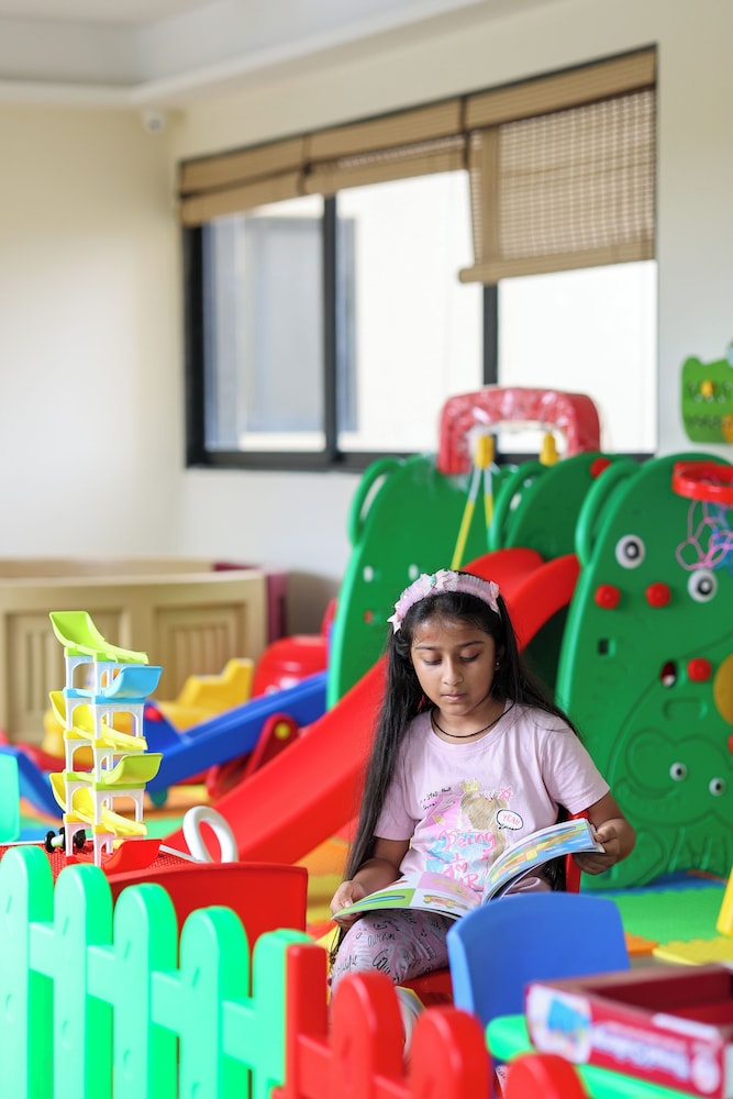 Radisson Resort Hatgad Saputara 68/74