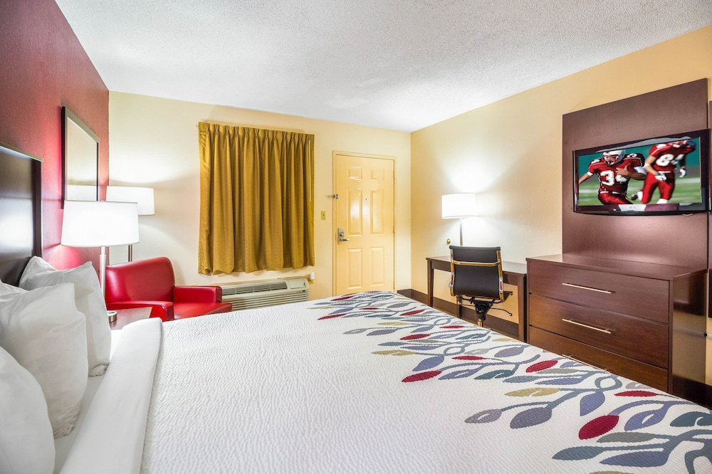 Red Roof Inn Clarksville 11/21