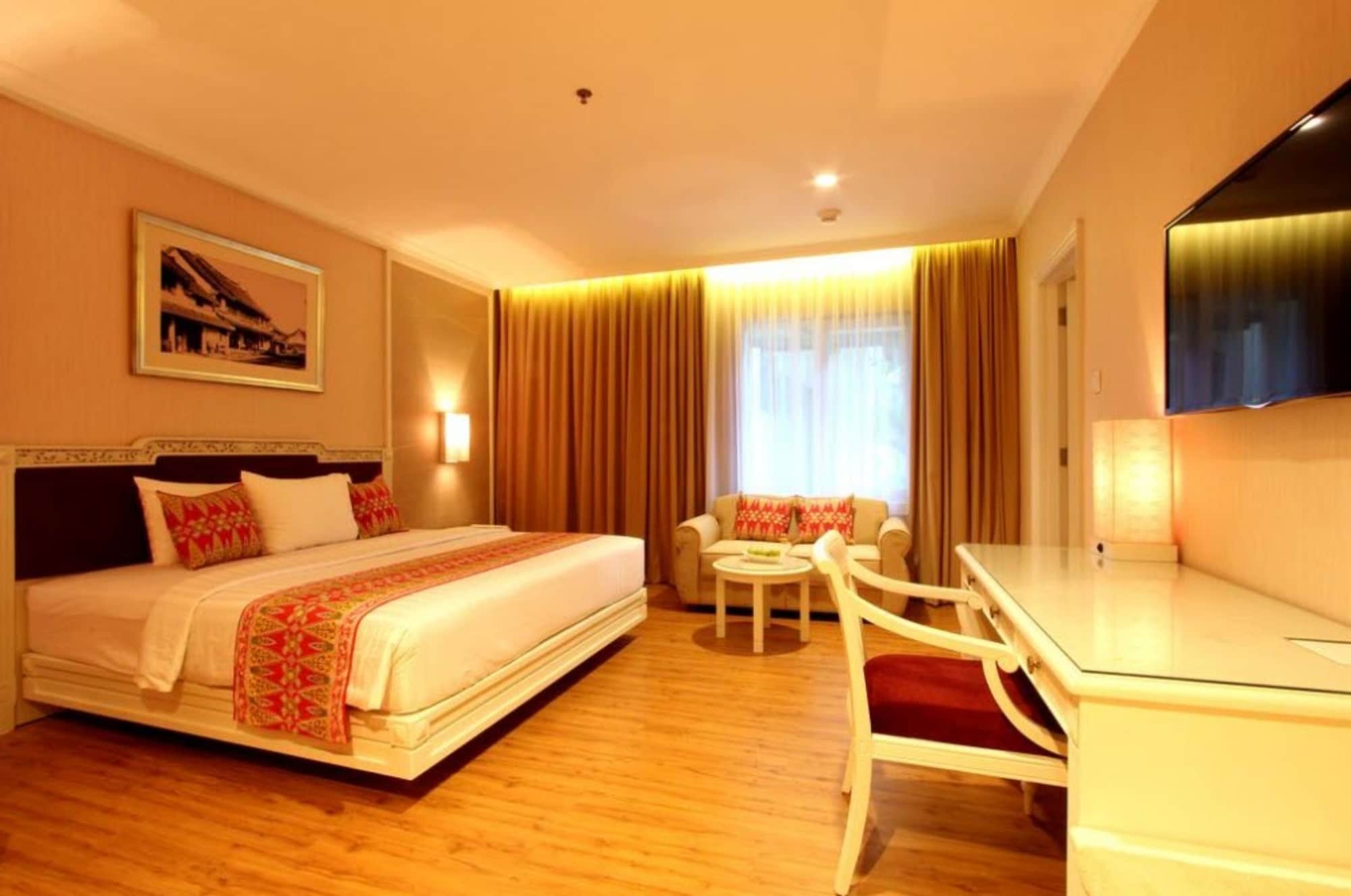 DELUXE, DOUBLE OR TWIN BED