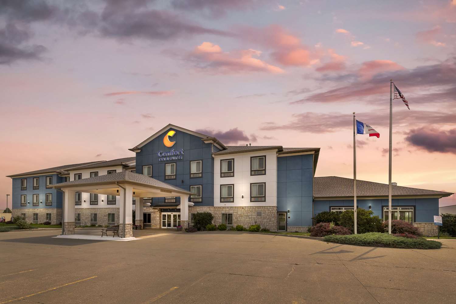 Comfort Inn & Suites Grinnell near I-80 2/32