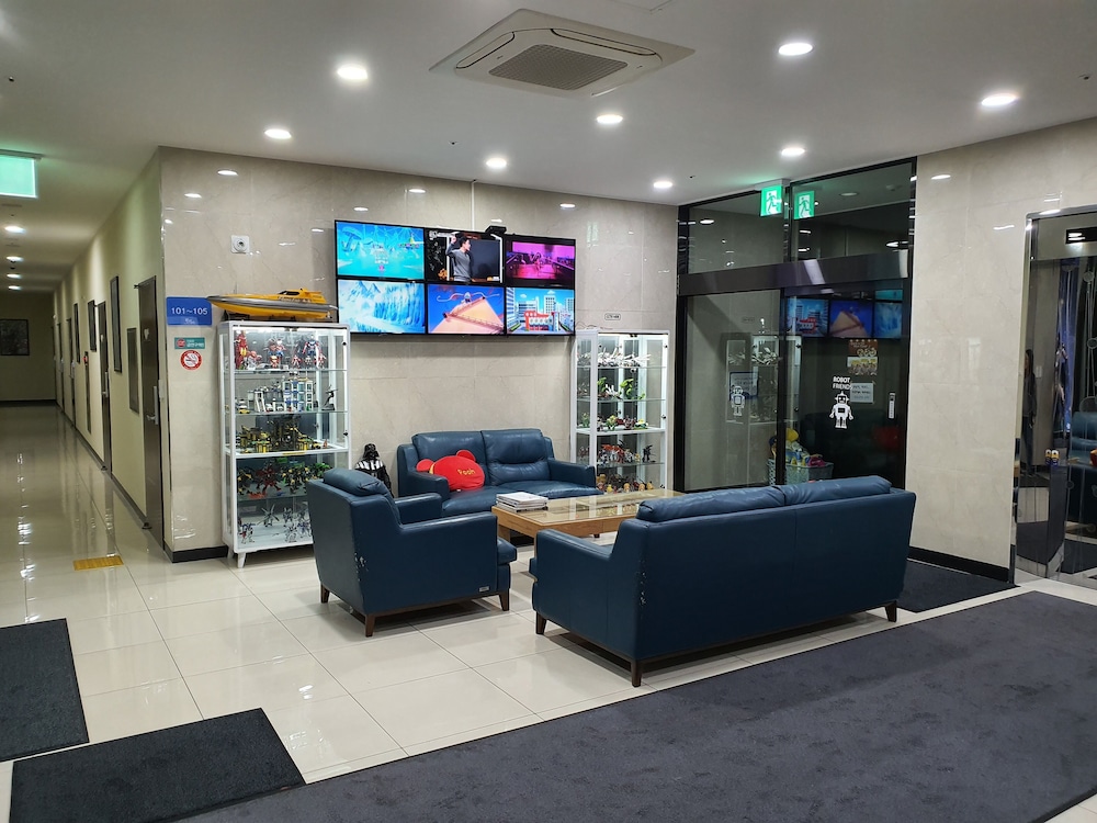 Blue Whale Resort 40/68