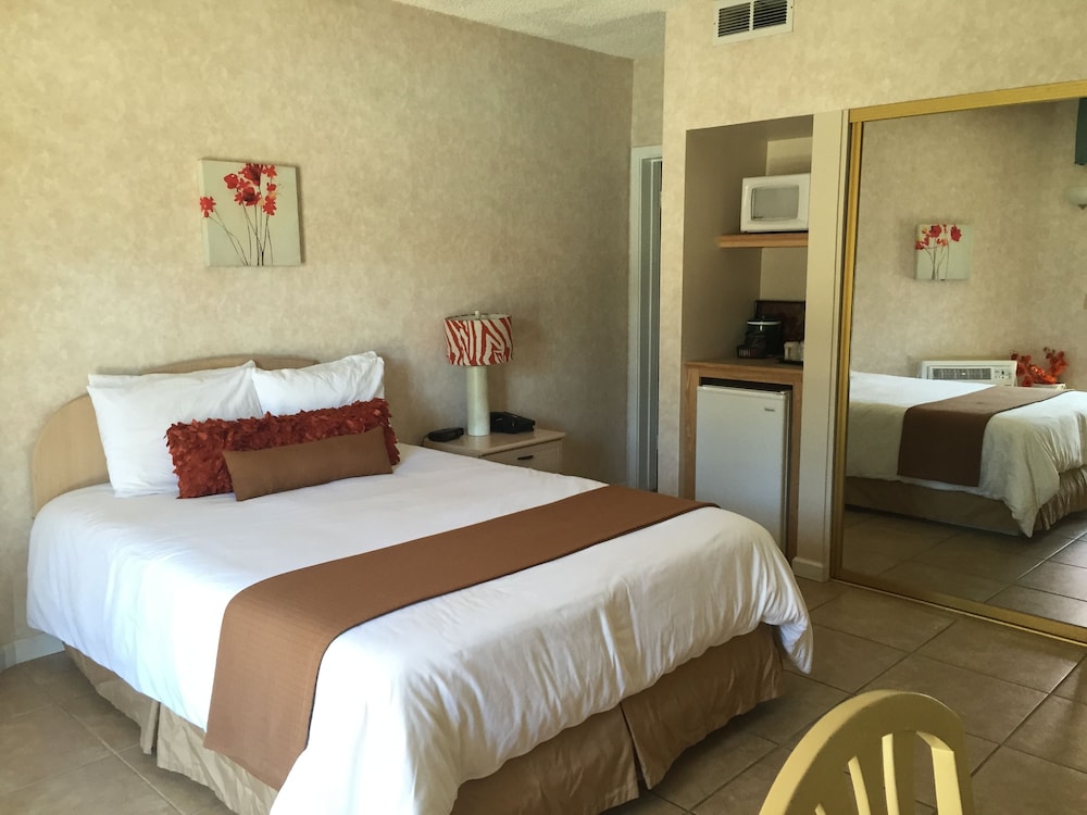 Inn at Deep Canyon 21/71
