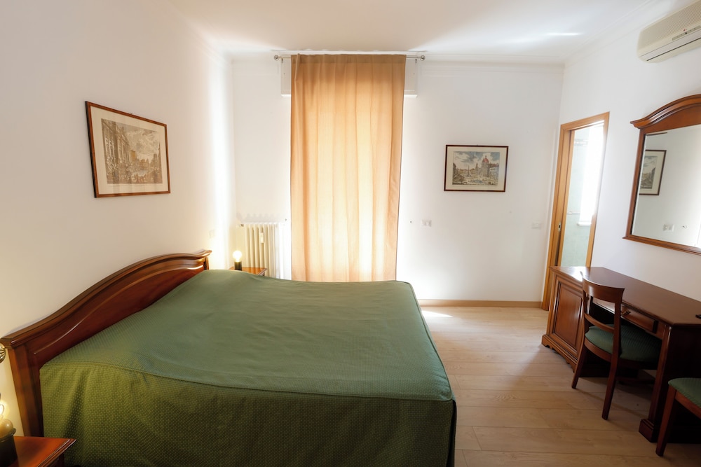 Adriatic Hotel 10/43