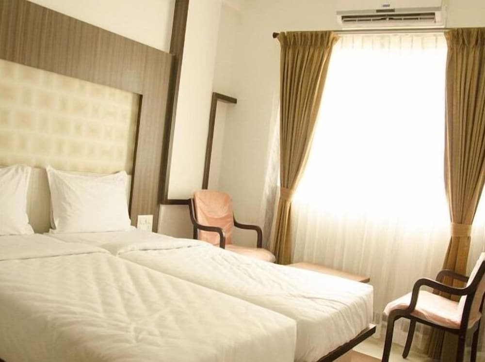 OYO Premium Mysore MG Road 10/25