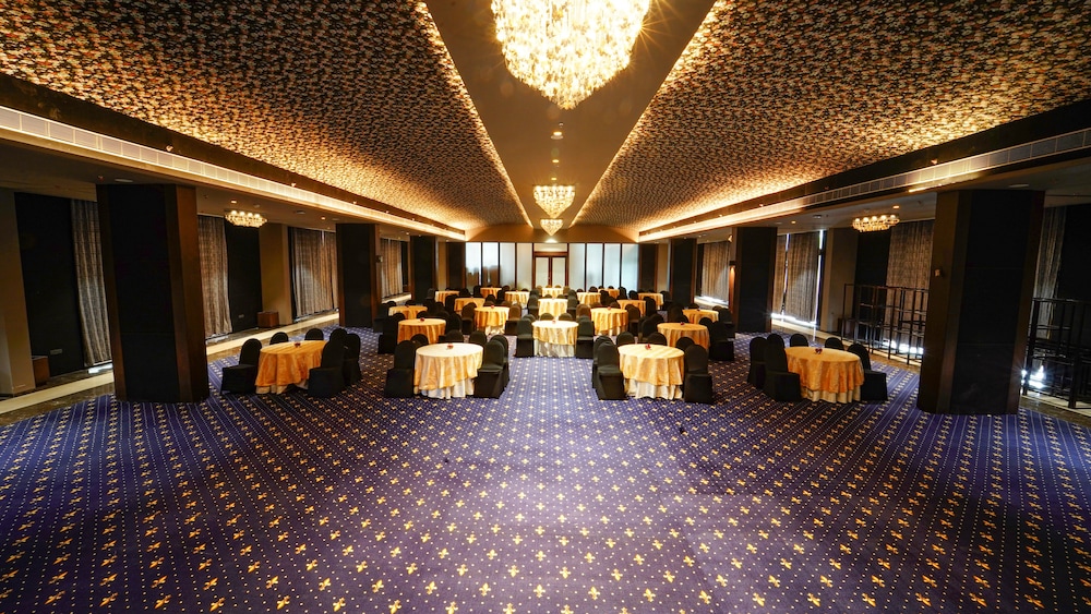 Essentia Luxury Hotel Indore 50/68