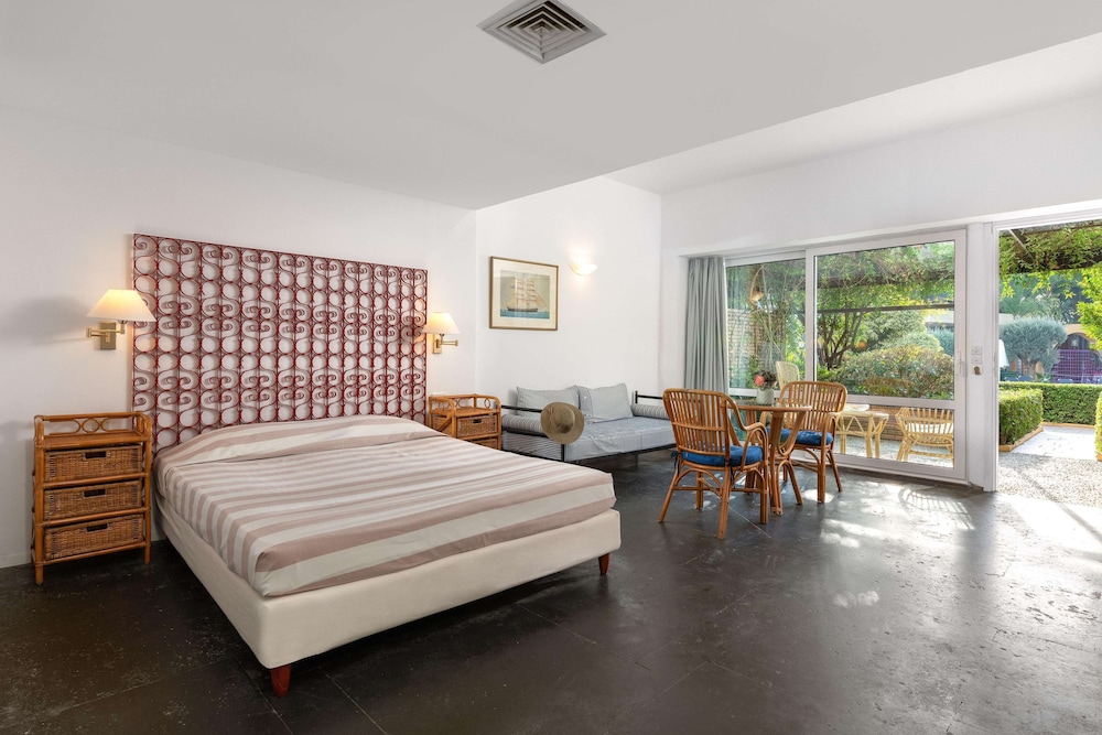 PREMIUM, STUDIO, TERRACE, GARDEN AREA