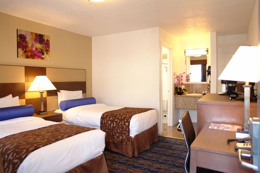 Howard Johnson By Wyndham Berkeley 7/17