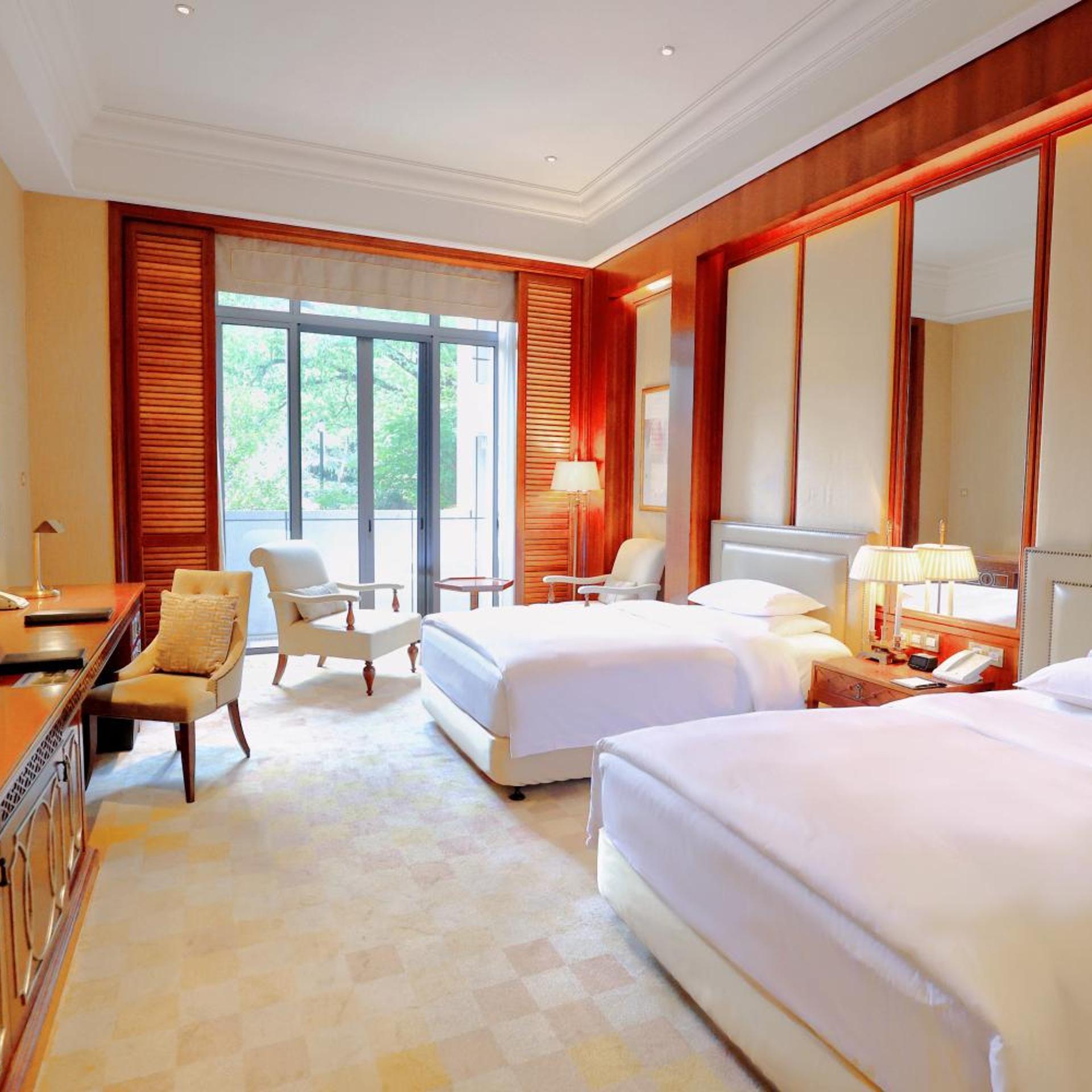 East, Deluxe, Twin Beds