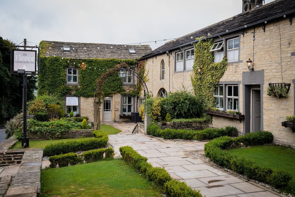 The Fleece Countryside Inn 35/50