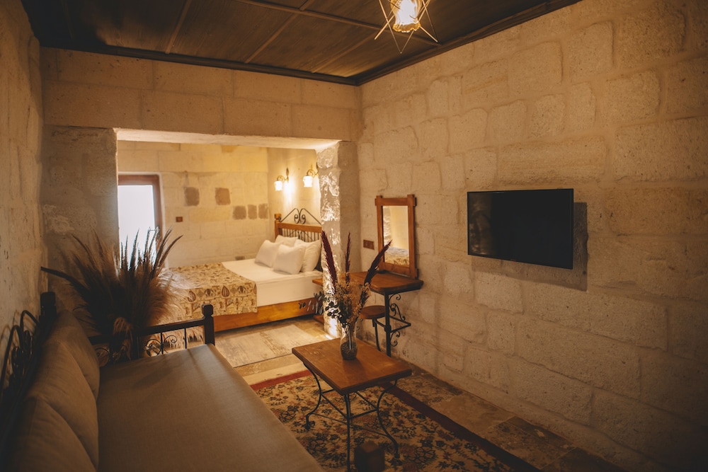 Cavusin Cave House 36/50