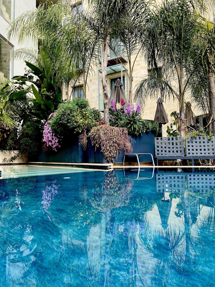 The Village Boutique and Spa 3/72