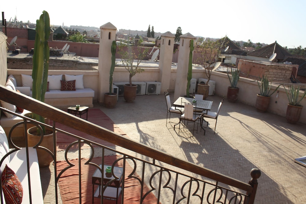 Riad Shama 74/75