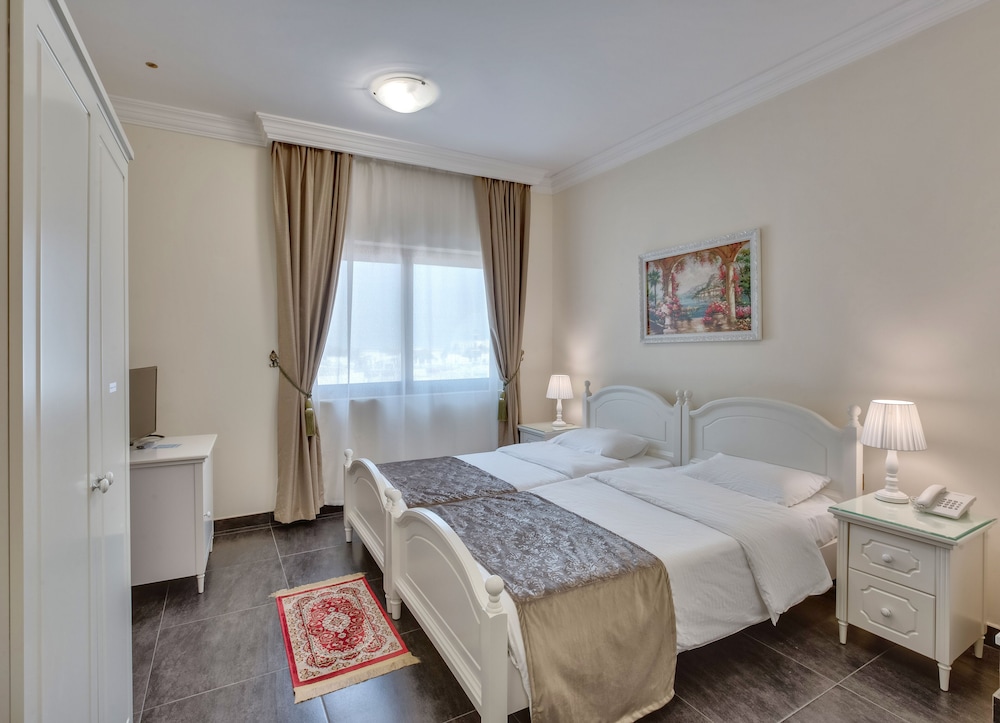 Royal Hotel Sharjah 12/24