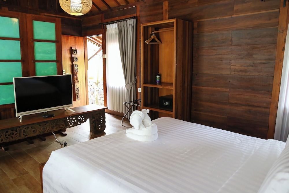 Avery Coconut Island Hotel and Beach Resort 18/47