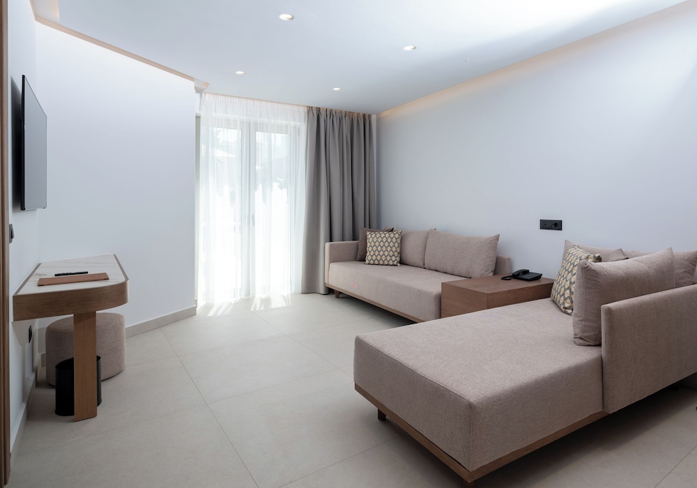 Galaxy Suites Boutique Resort 115/133
