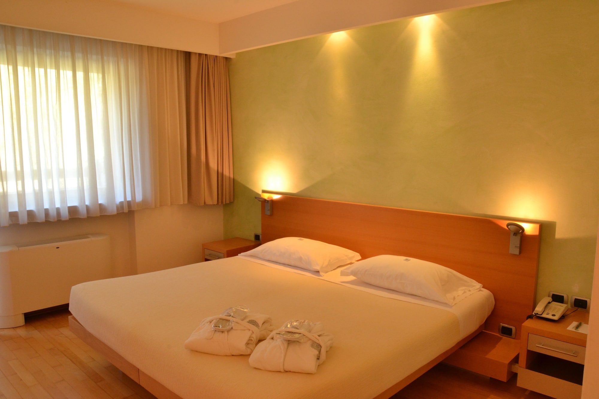 Comfort, Double Bed, GRAND HOTEL TERME DI COMANO 4/6
