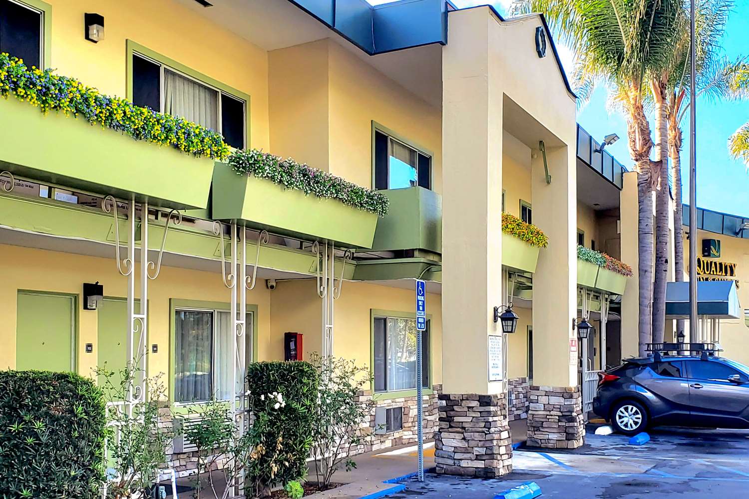 Quality Inn & Suites Anaheim at the Park 27/32