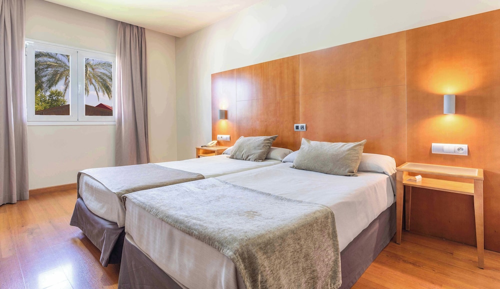 ROOM, DOUBLE BED