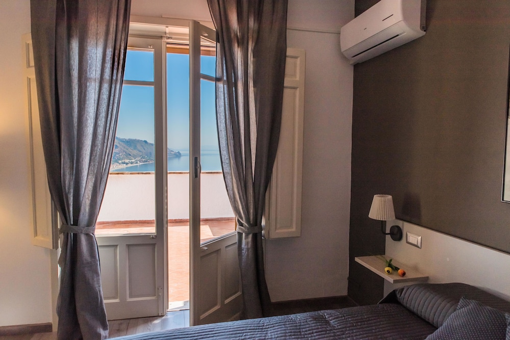 Hotel Villa Fiorita 32/66