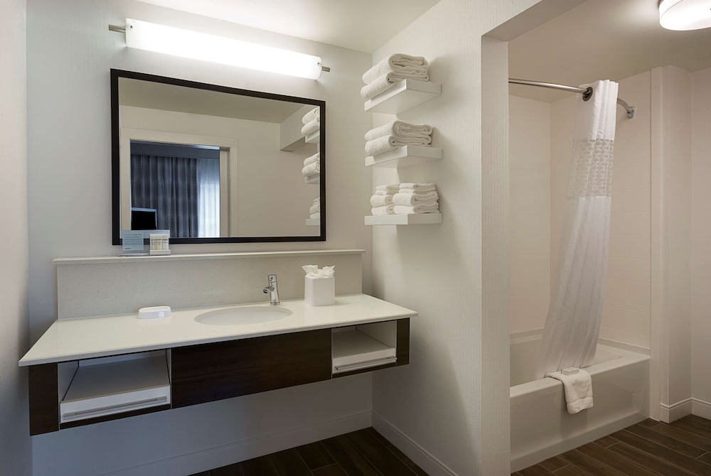 Hampton Inn Suites Charlotte Pineville 18/51