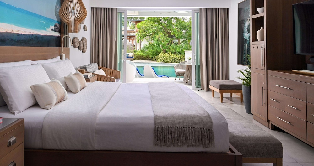 1 Bedroom, Royal, Swim Up, Lagoon, Suite, King Bed, Sea Side, Patio