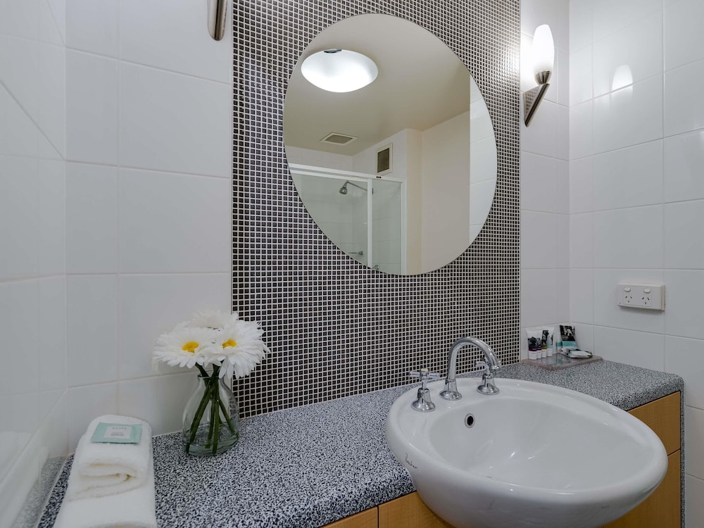 Mercure Albury 48/49