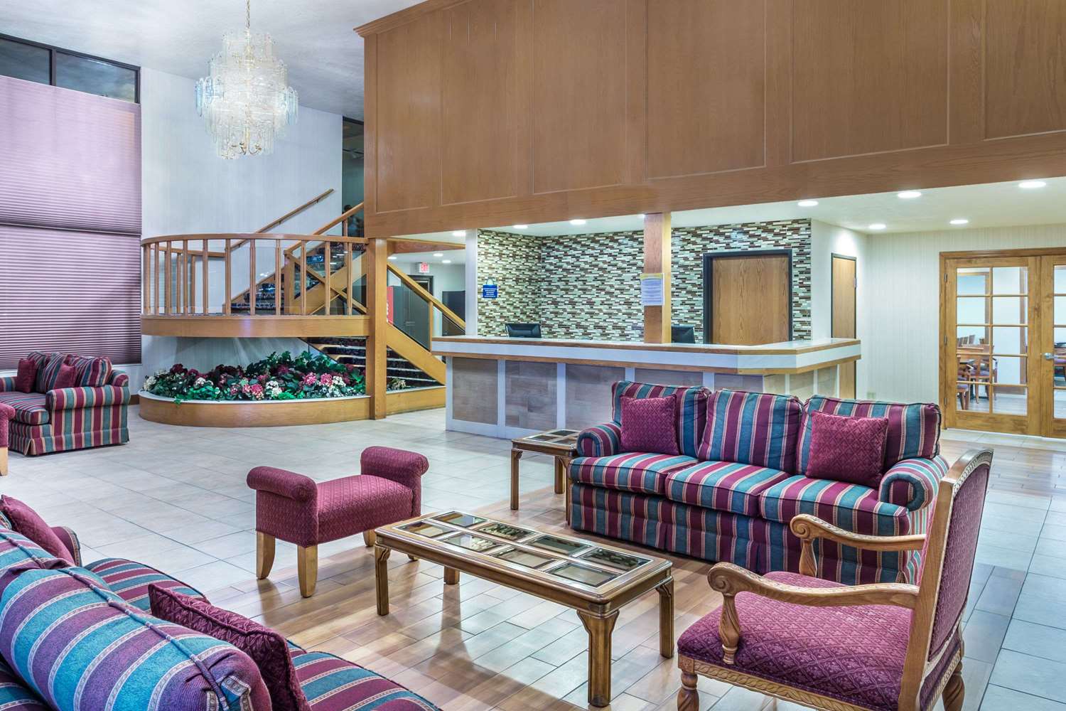 Days Inn & Suites by Wyndham Logan 24/37