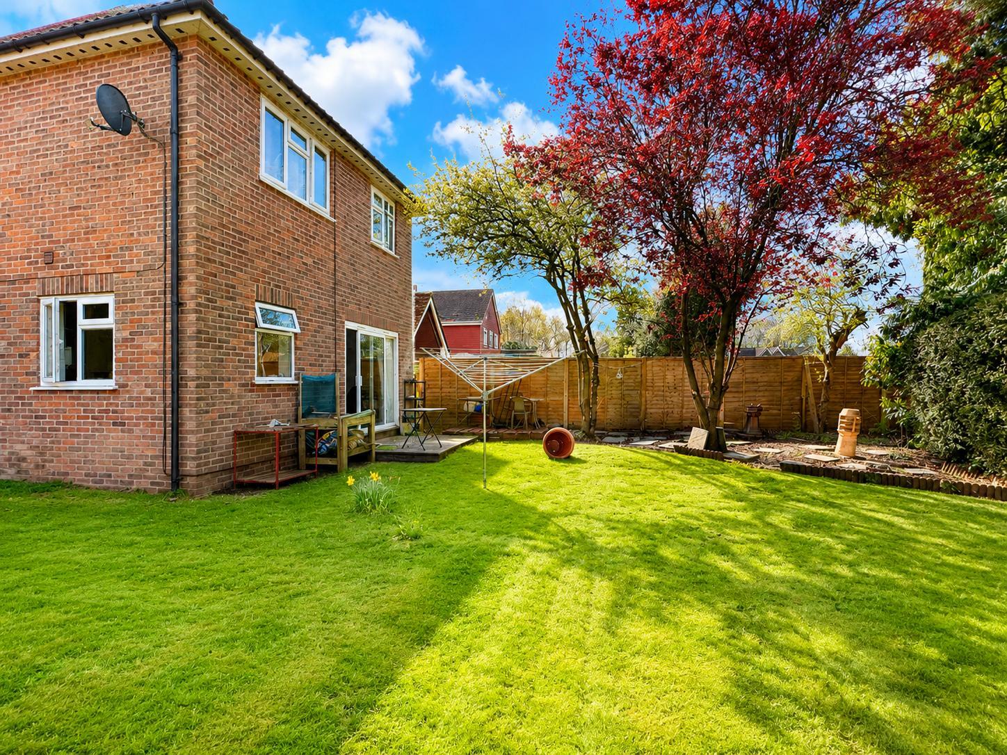 High Trees Guest House Gatwick 45/49