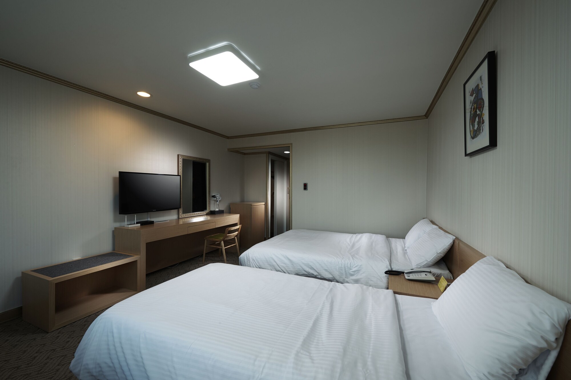 STANDARD, TWIN BEDS, MOUNTAIN VIEW