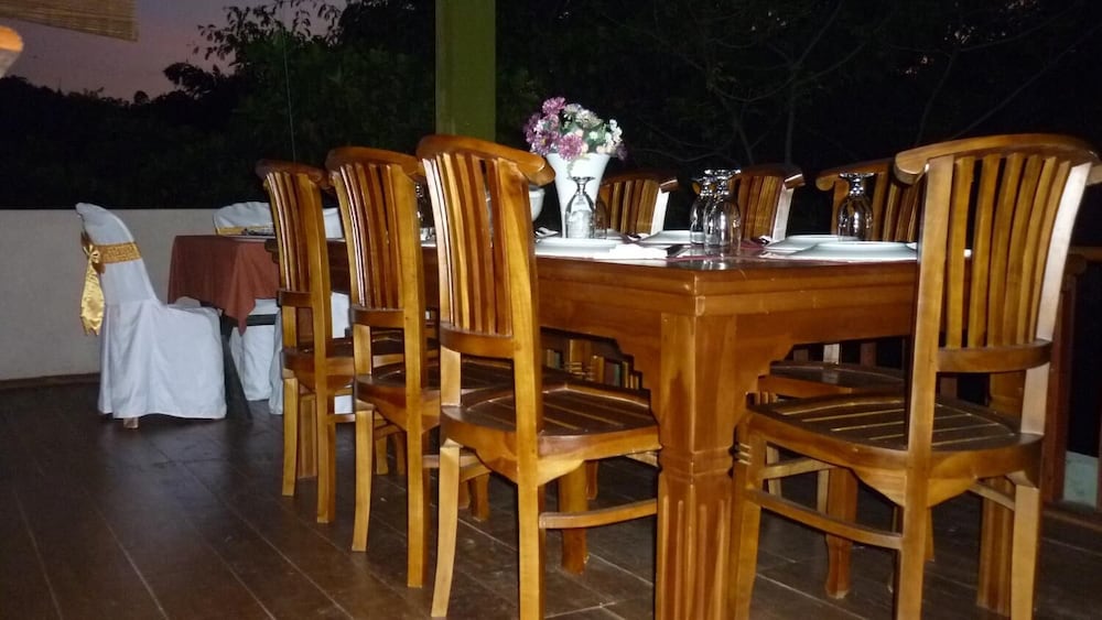 Deer Point Hotel Kandy 24/41