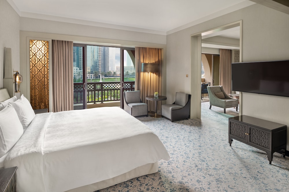 DIPLOMAT, SUITE, LAKE VIEW