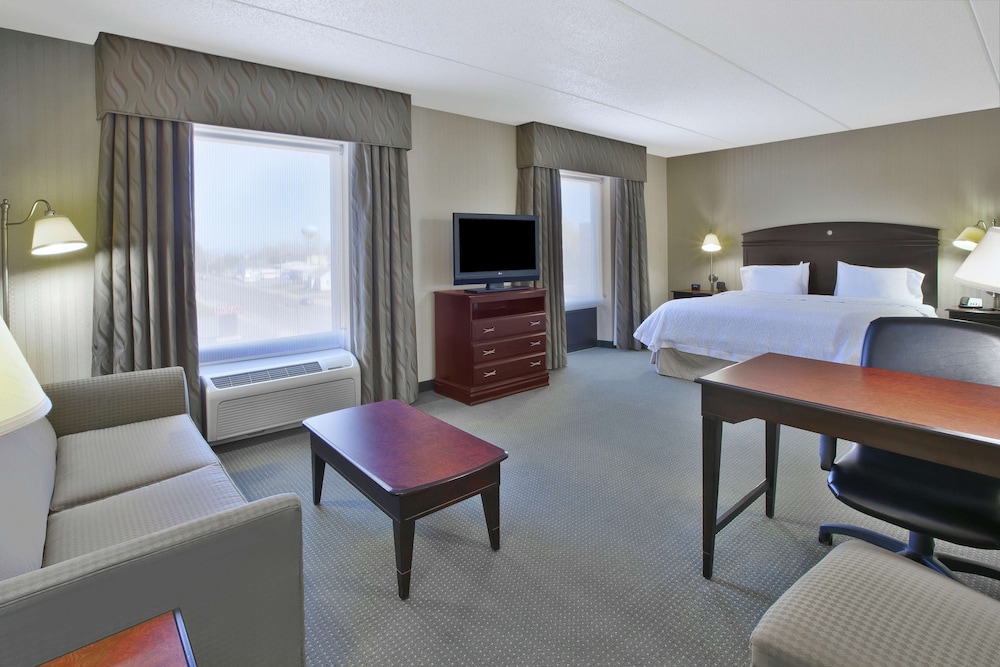 Hampton Inn Suites Plattsburgh 34/47