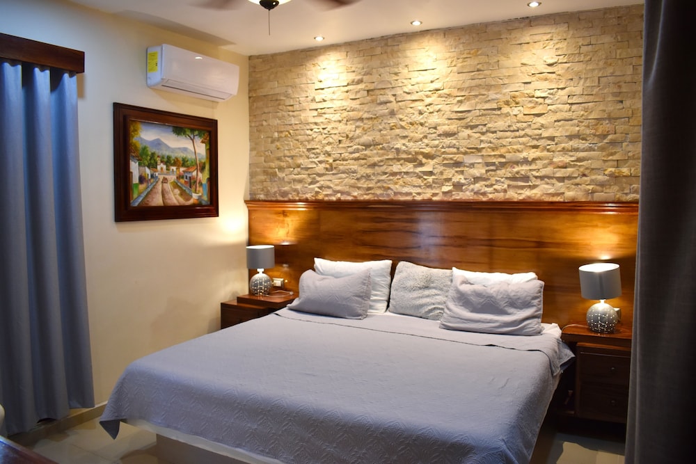 El Zaguán Colonial 23/50