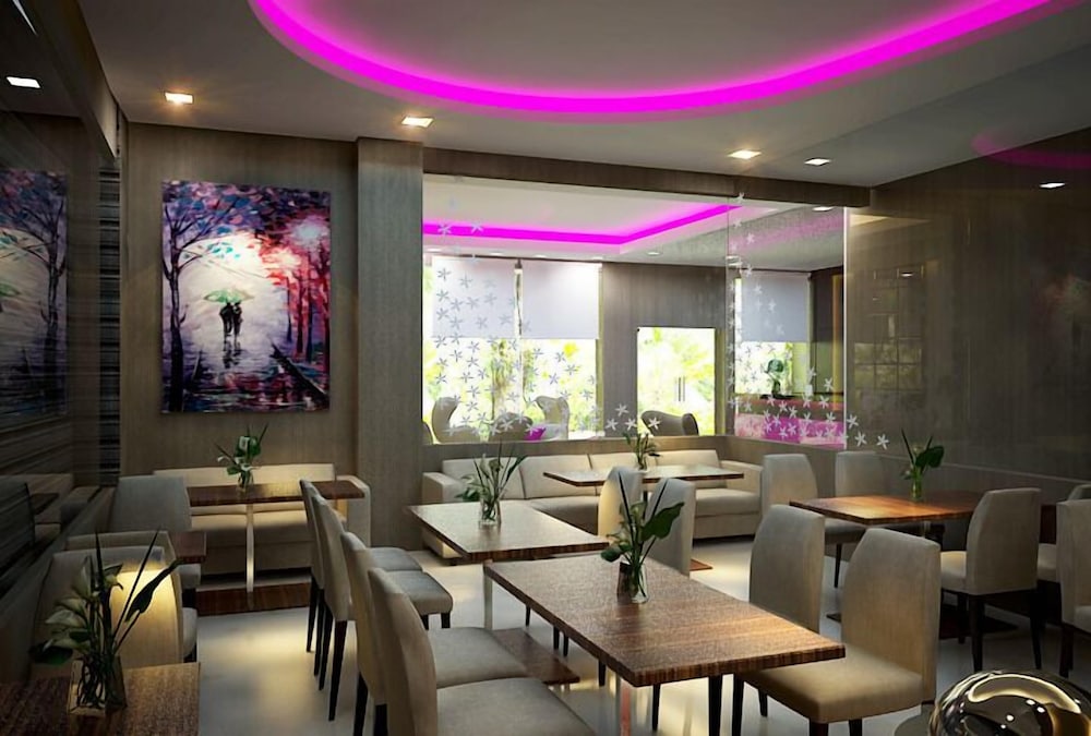 Viva Hotel Kediri by Azana 33/55