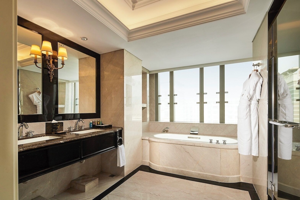 Chengdu Renhe Spring Hotel 32/39