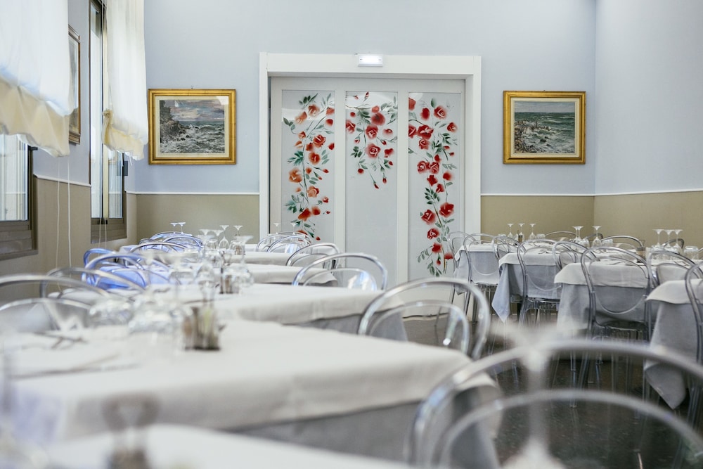 Hotel Delle Rose 35/50