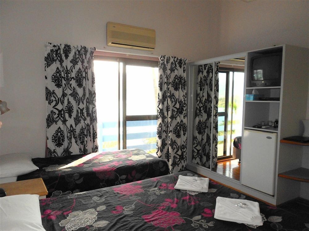 CORAL POINT LODGE 28/35