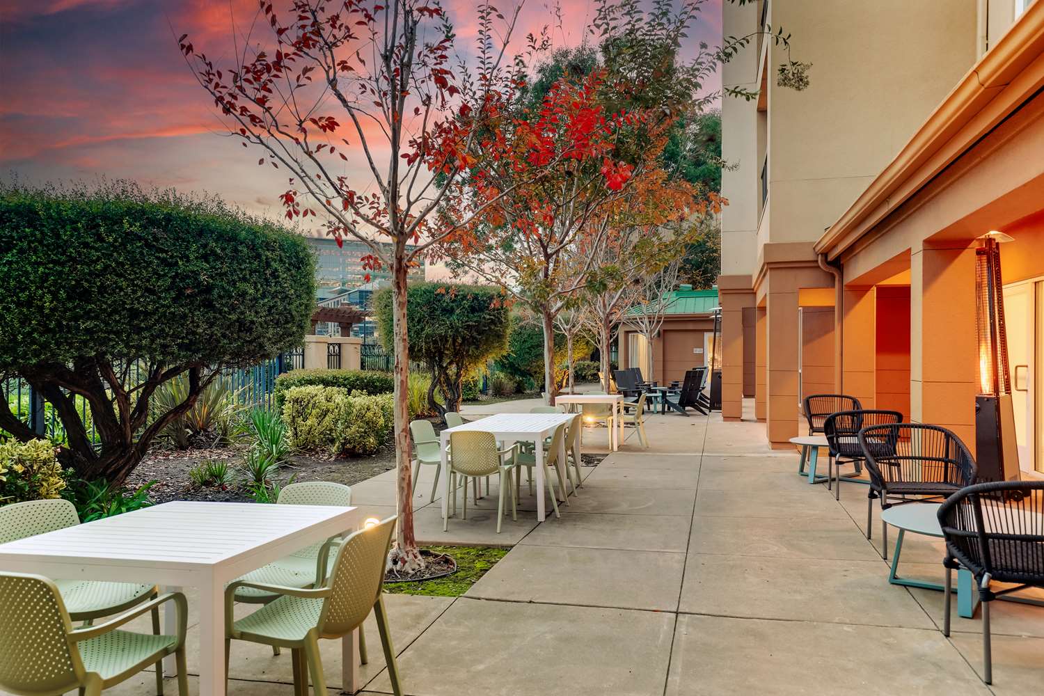 Sonesta Select San Francisco Airport Oyster Point Waterfront 48/67