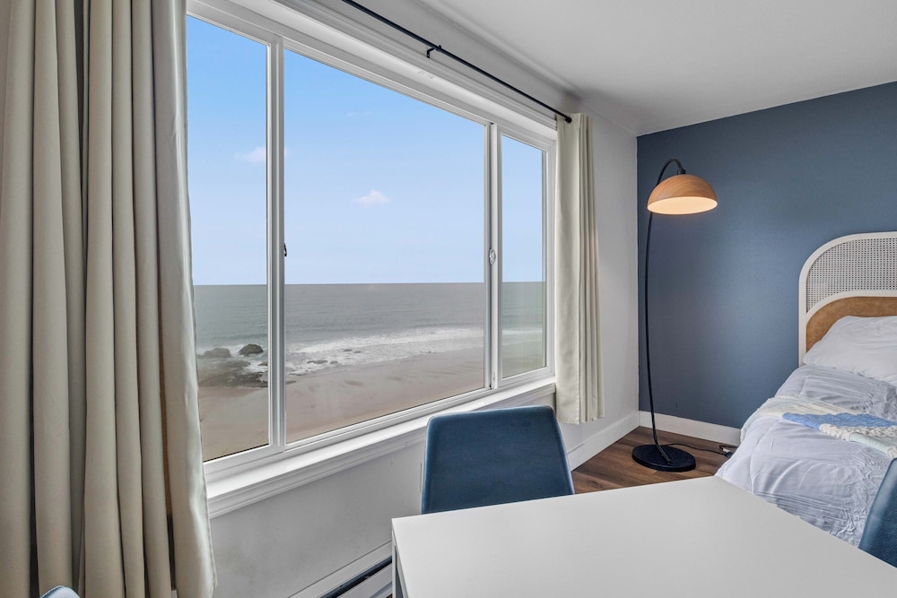 Seagull Beachfront Inn 25/50