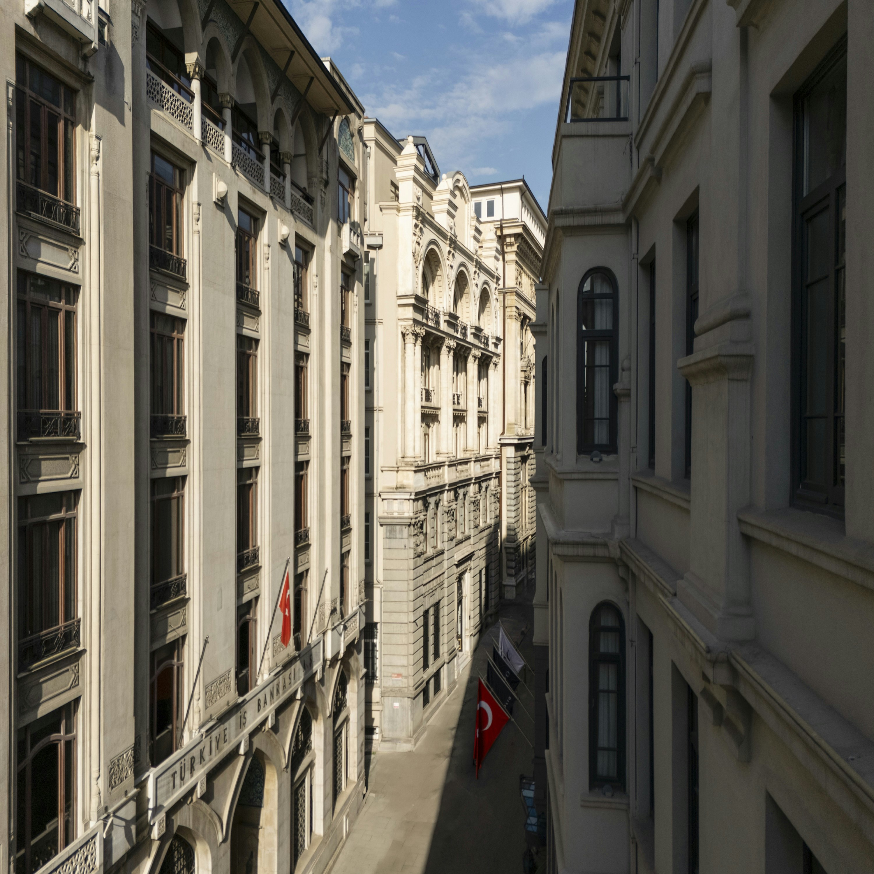 Les Temps Istanbul Karakoy, Curio Collection by Hilton 42/45