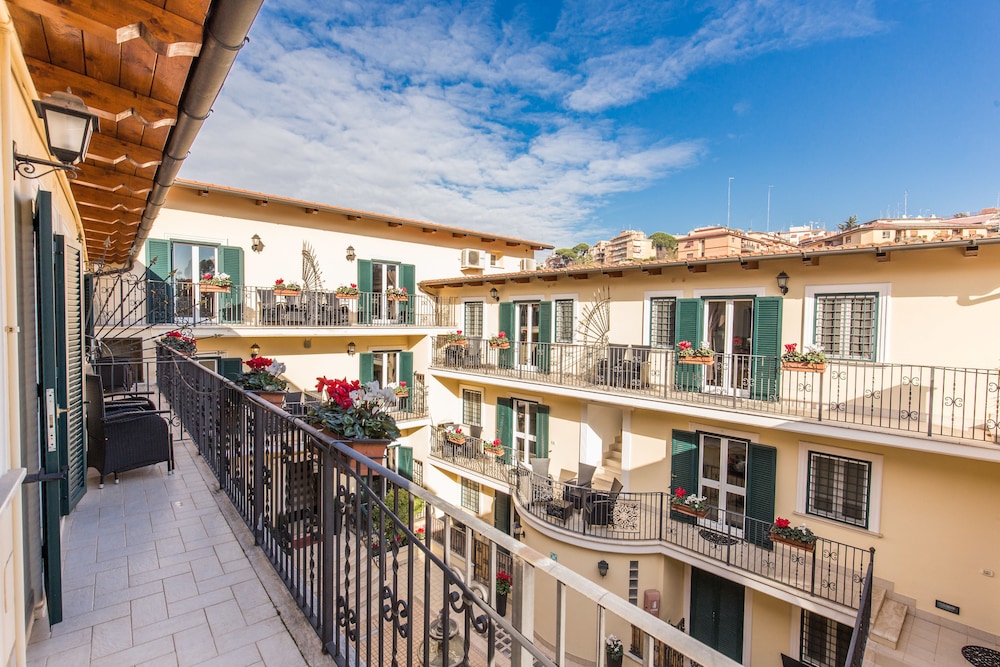 Aurelia Vatican Apartments 6/66