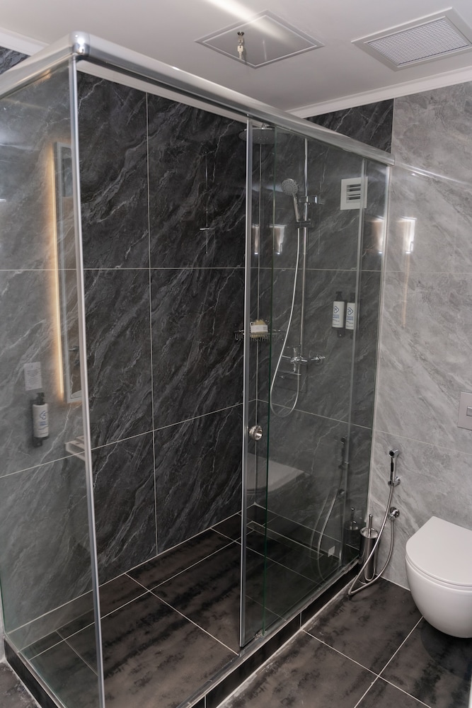 Park Dedeman Almaty 62/64