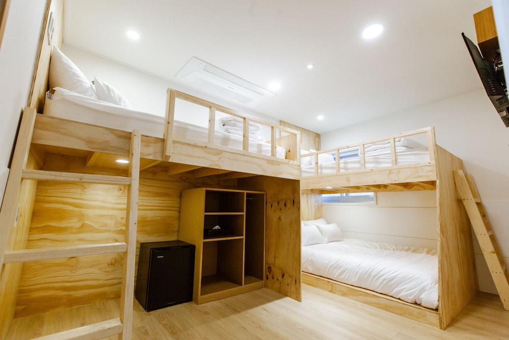 Step Inn Myeongdong 1 29/72