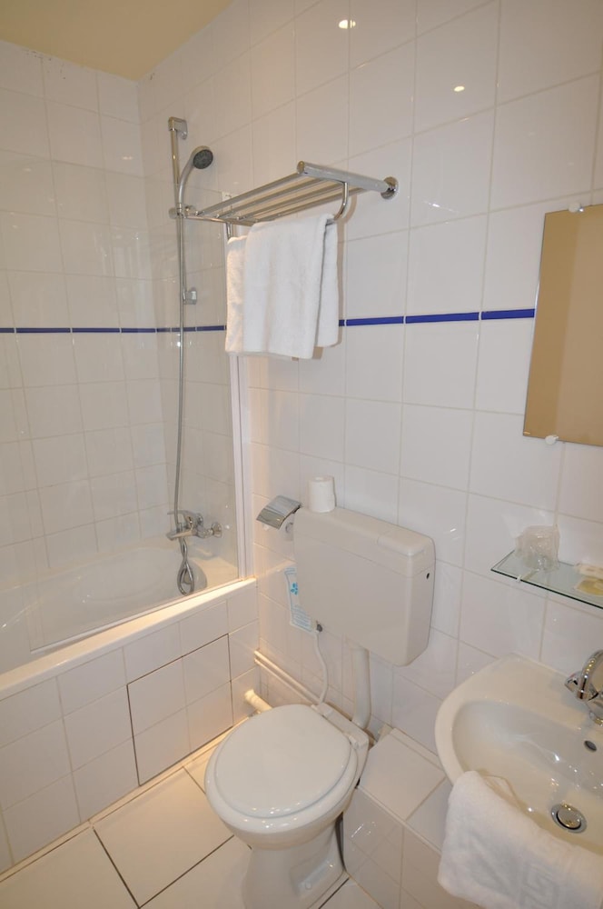 Merryl Hotel 38/43