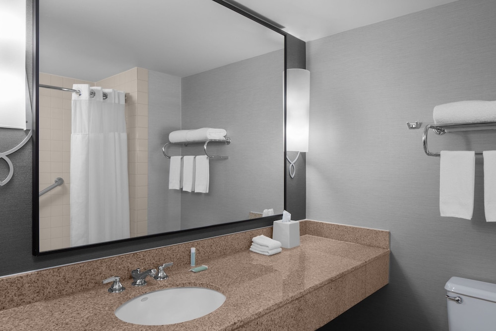 غرفة بسرير كينج مع أريكة لذوي الإعاقة، Courtyard by Marriott San Diego - Rancho Bernardo 3/4